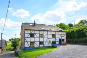 Spacious old farmhouse with top-of-the valley view, Trois-Ponts